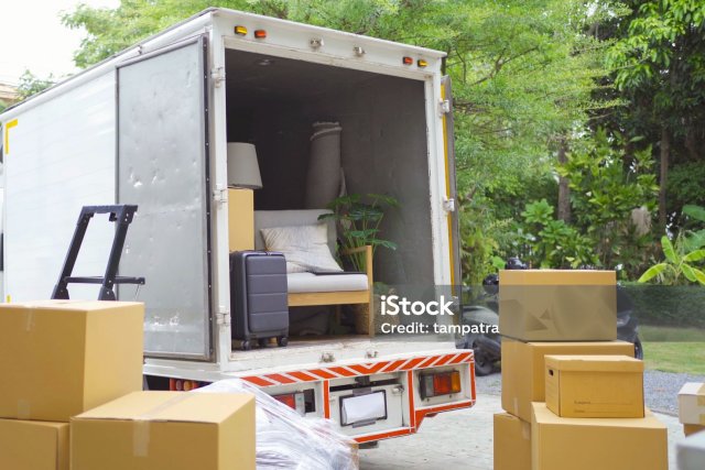 home-moving-istockphoto-1460990606