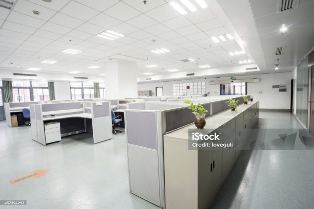 office-moving-istockphoto-457394293